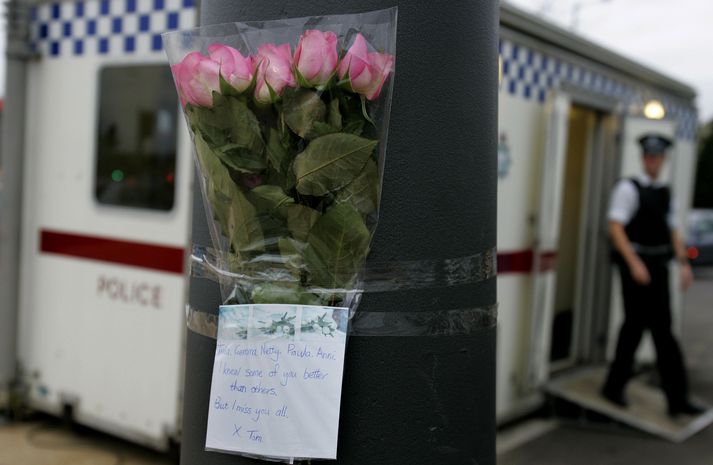 Morðingja leitað. Íbúar Ipswich eru miður sín yfir morðum fimm vændiskvenna.