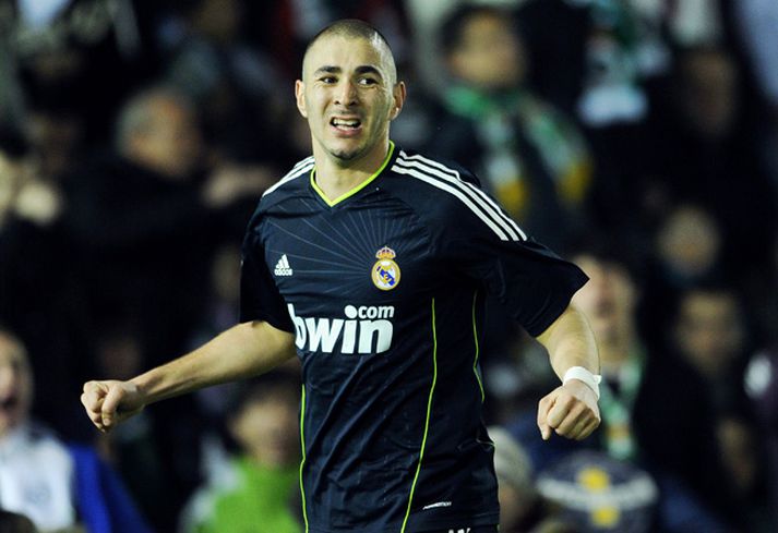 Karim Benzema fagnar marki í kvöld.