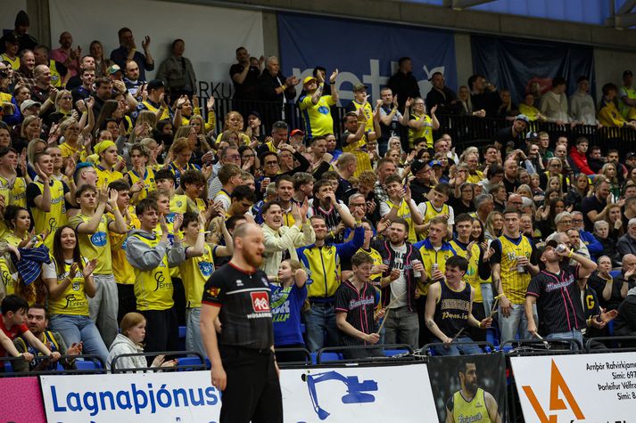 Stinningskaldi í stúkunni í HS Orku-höllinni í Grindavík.