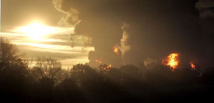 Grái reykurinn. Brynhildur sá sólina hverfa á bak við gráan olíureykinn í London í gær.