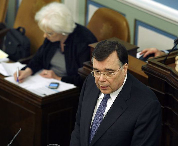 Fyrrverandi og núverandi. Geir H. Haarde og Jóhanna Sigurðardóttir forsætisráðherra ræddu efnahagsmál á Alþingi í gær. Fréttablaðið/GVA