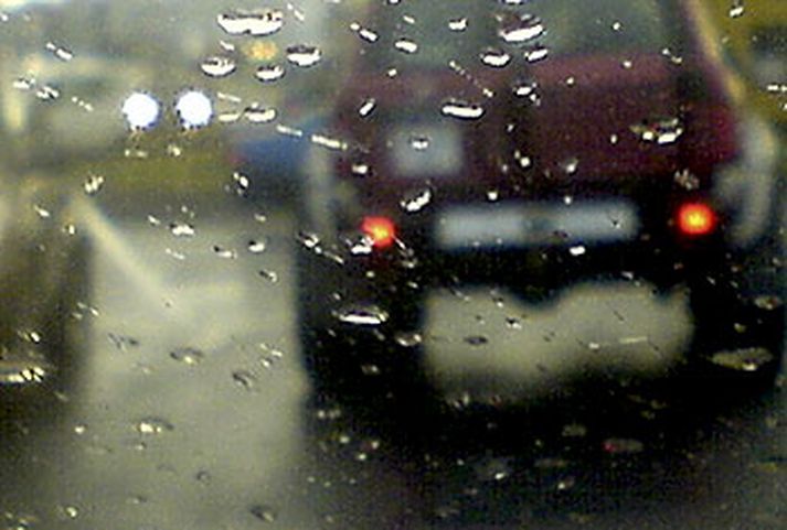 Rúðuþurrkur á bílum fengu aftur hlutverk í borginni síðdegis.