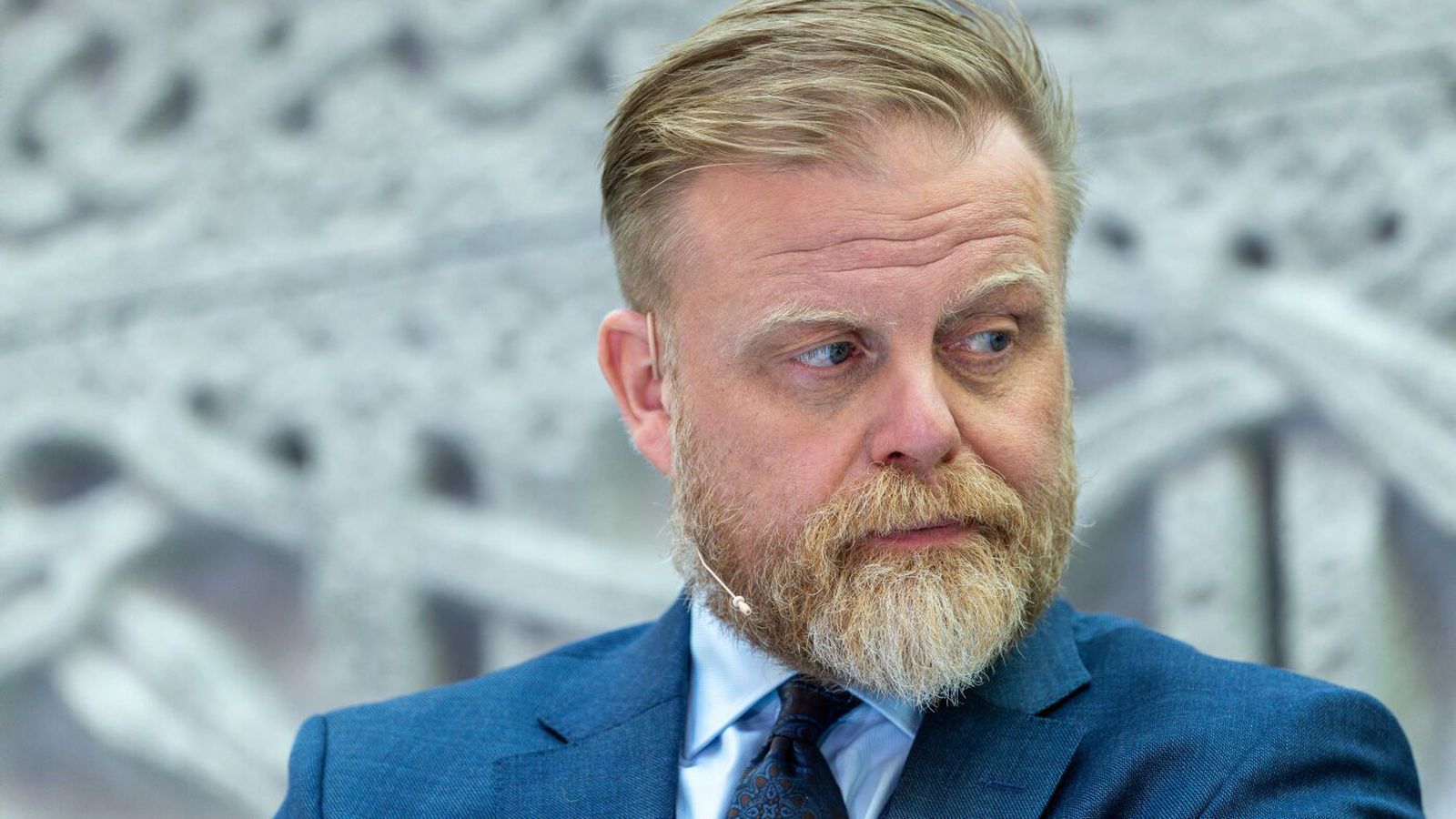 Leiðin að lægri vöxtum sé sú sama með krónu og evru