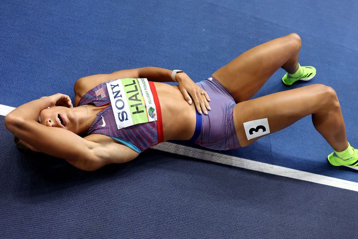 Hin bandaríska Anna Hall vann silfurverðlaun í sjöþrautinni á heimsmeistaramótinu í frjálsum innanhúss. Hollendingurinn Sofie Dokter vann gullið. Myndin tengist fréttinni ekki beint.