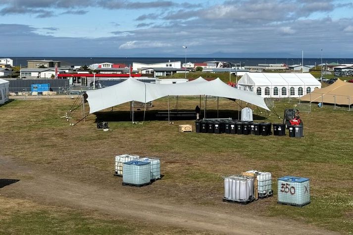 Á Hellissandi búa um 400 manns. Á meðan hátíð stendur verða um fjögur þúsund manns í bænum. 
