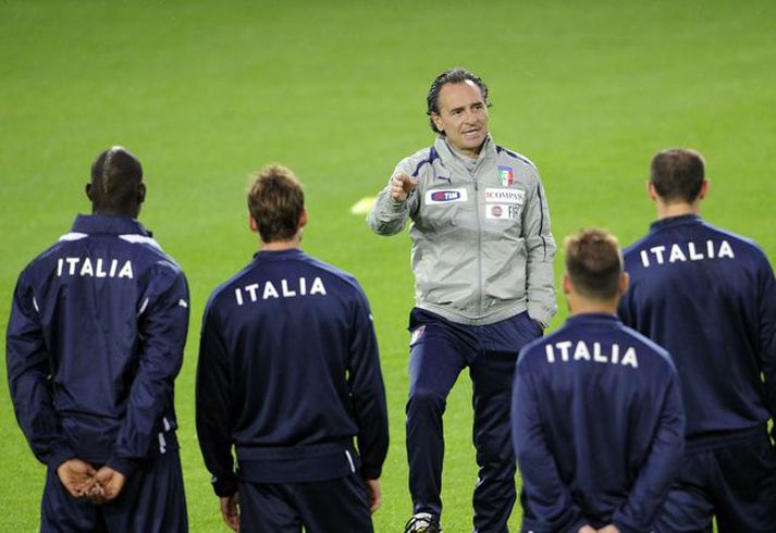 Prandelli stýrði fyrstu æfingu ítalska liðsins í Póllandi í gær.