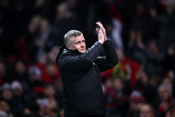 Solskjær þakkar áhorfendum á Old Trafford fyrir stuðninginn.