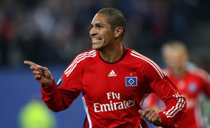 Paolo Guerrero fagnar marki sínu í kvöld.