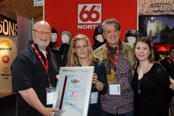 Öll stærstu útivistarmerki heims tóku þátt í keppninni og sló hönnun 66°Norður þeim öllum við. Ispo Outdoor Awards verðlaunin voru afhent í gær og tóku Jan Davidsson yfirhönnuður og Sigurjón Sighvatsson eigandi 66°Norður á móti verðlaununum.