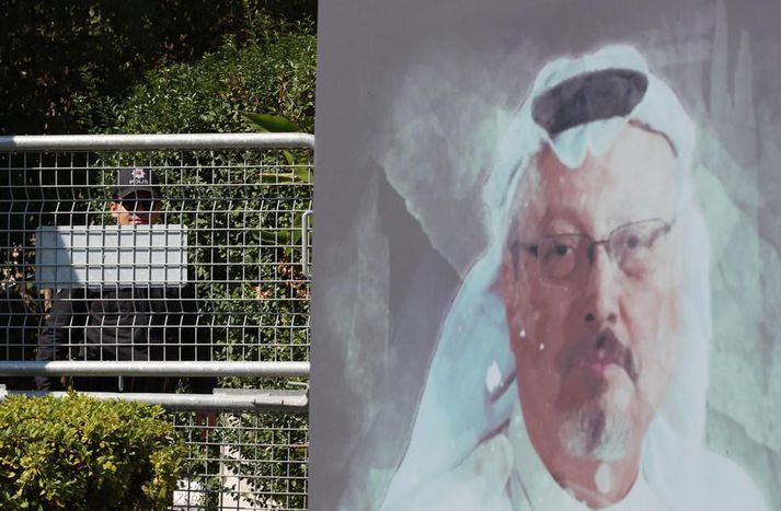 Mynd af Khashoggi fyrir utan ræðisskrifstofu Sáda í Istanbúl þar sem hann var myrtur.