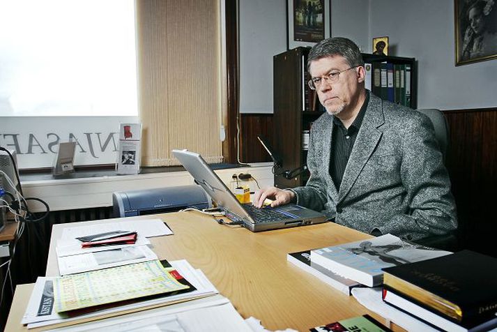 Jón Viðar Jónsson leikhúsfræðingur. Ræðir um leikritið Straumrof á Gljúfrasteini.  