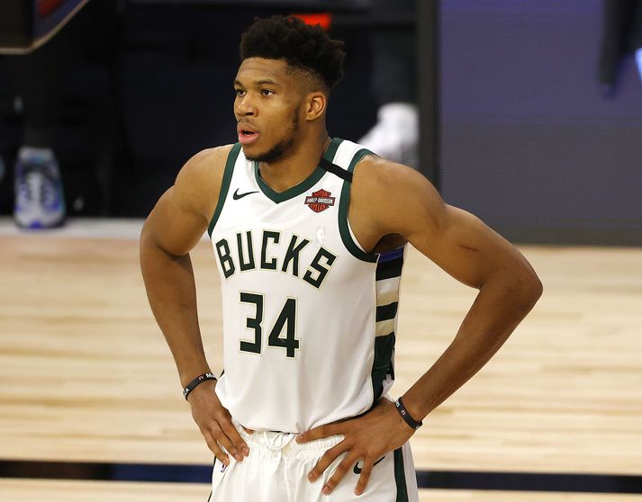 Giannis hefur verið valinn verðmætasti leikmaður NBA-deildarinnar annað árið í röð.