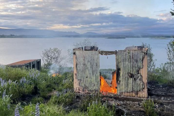 Ekki er vitað um upptök eldsins.