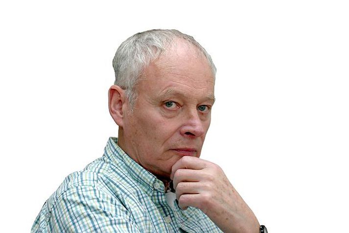 Guðbergur Bergsson les úr Bernskubókum sínum í kvöld á Klappparstíg.