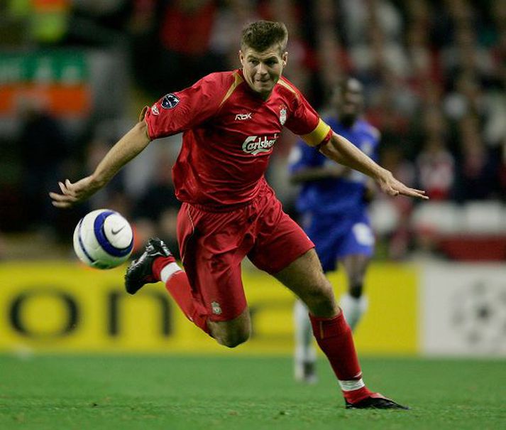 Steven Gerrard Gerrard lék frábærlega með Liverpol á síðustu leiktíð og ber liðið oftar en ekki uppi með kraftmiklum leik.