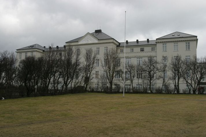 Maðurinn liggur inni á Landspítalanum.