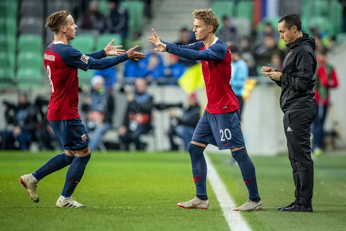 Stefan Johansen fer hér einu sinni sem oftar af velli. Að þessu sinni fyrir Martin Odegaard.