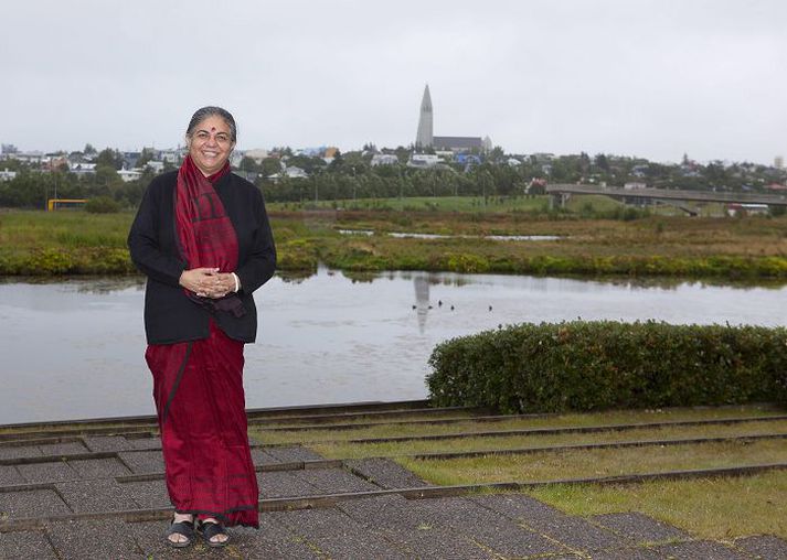 Baráttukona Vandana Shiva hefur um árabil verið í fararbroddi í gagnrýni á erfðabreytt matvæli og gefur ekkert eftir. Hún verður með fyrirlestur í Háskólabíói í dag.
Fréttablaðið/Vilhelm