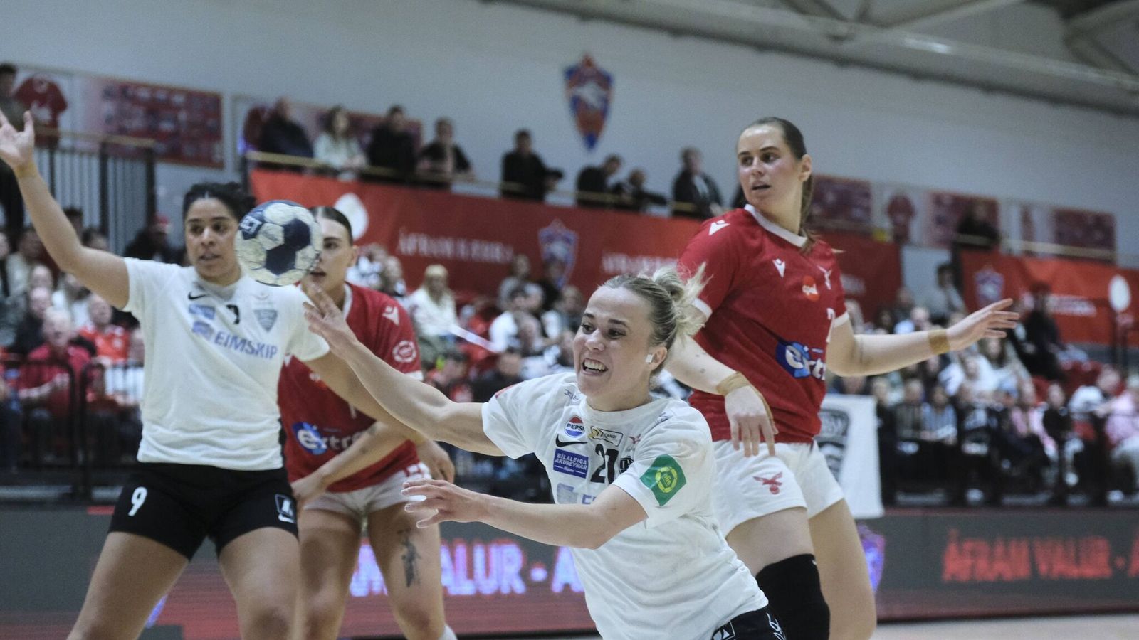 ÍBV - Valur | Fá aðra til­raun til að tryggja sér titilinn