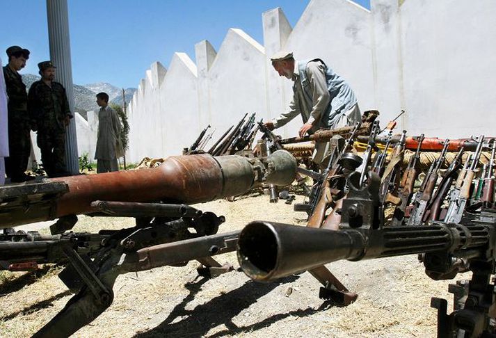 Írönsk stjórnvöld segja ásakanir um að þau sjái talibönum fyrir vopnum tilhæfulausar.