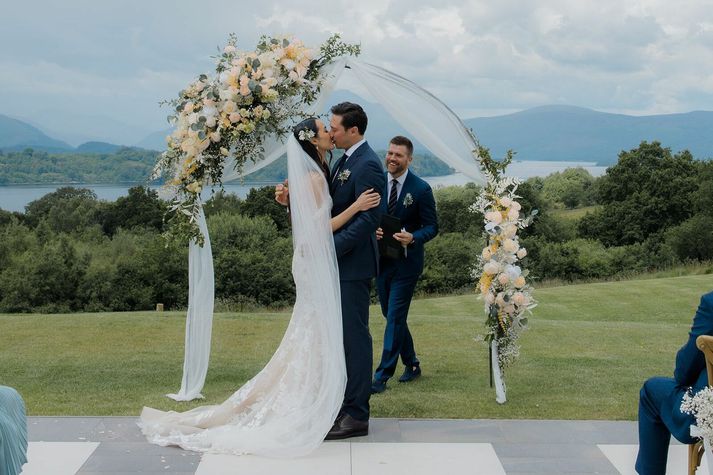 Anna Jia og Michael Wilkes héldu draumabrúðkaup í Skotlandi í síðustu viku.