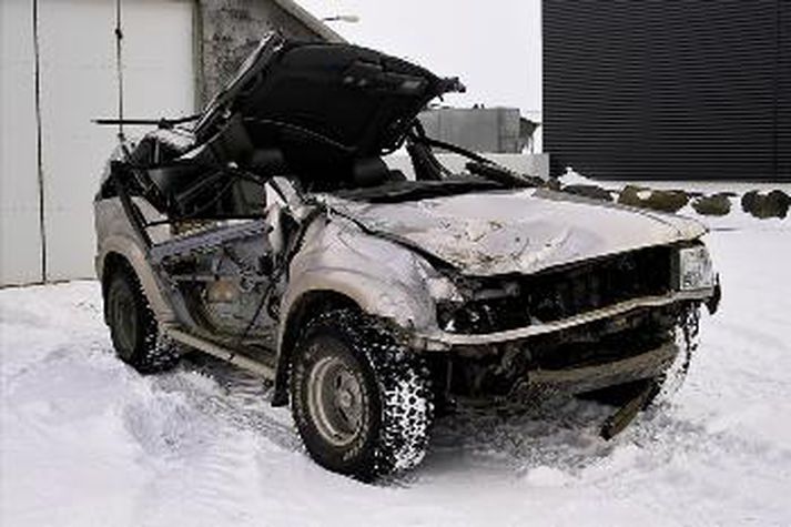 Flak bifreiðarinnar sem valt í fyrrakvöld