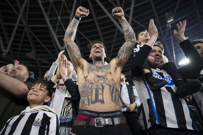 Stuðningsmenn Newcastle United eru duglegir við að skreyta sig með húðflúrum tengdum félaginu. Þessi mynd tengist fréttinni ekki beint.