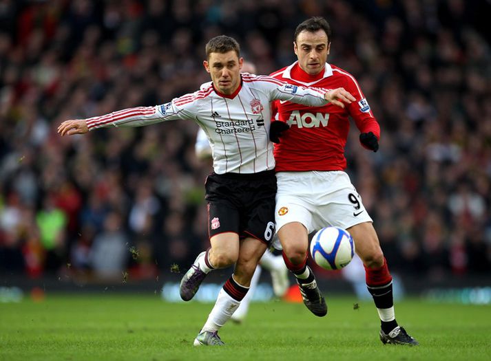 Aurelio í baráttu við Dimitar Berbatov.