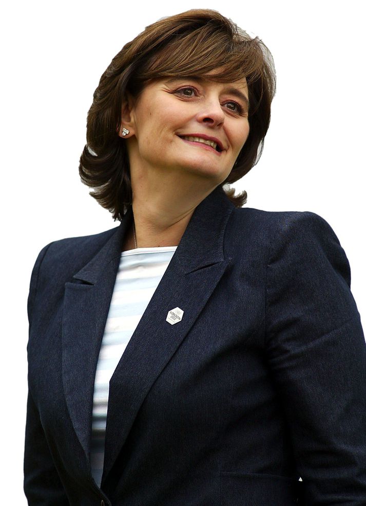 Cherie Booth Blair.
Forsætisráðherrafrúin er sögð hafa setið fyrir nakin á sínum yngri árum.