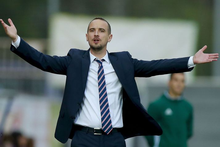 Mark Sampson er ekkert að bíða með þetta.