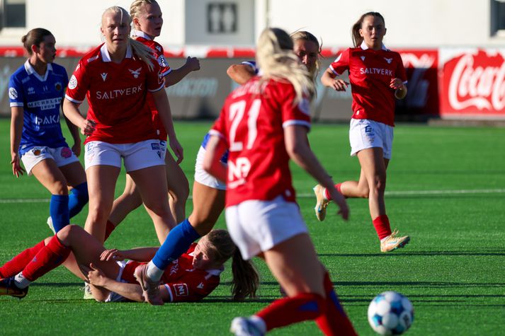 Valskonur voru búnar að bíða lengi eftir sigri og hann kom loksins í kvöld.