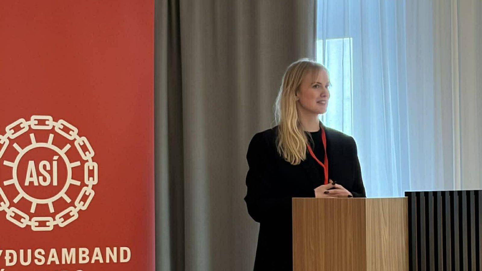 Oddvitaáskorunin: Klárar málin með sím­tölum