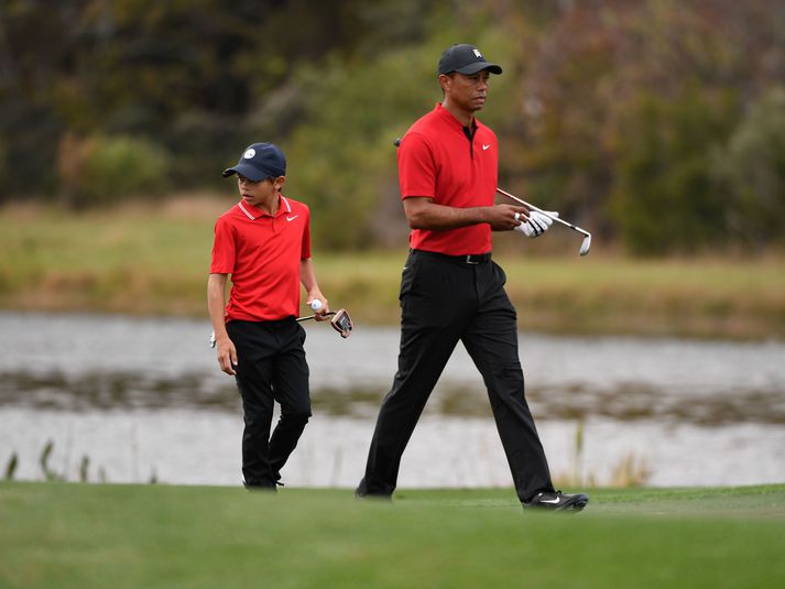 Charlie og Tiger Woods.