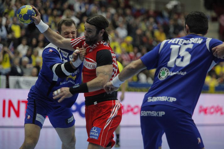 Sverre Jakobsson í baráttu við Ivano Balic.