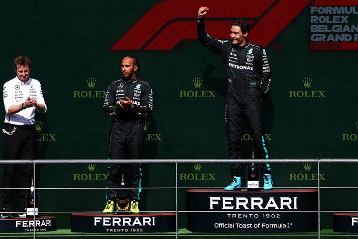 Mercedes-mennirnir komu fyrstir í mark, en aðeins annar þeirra fékk þó stig í belgíska kappakstrinum í dag.