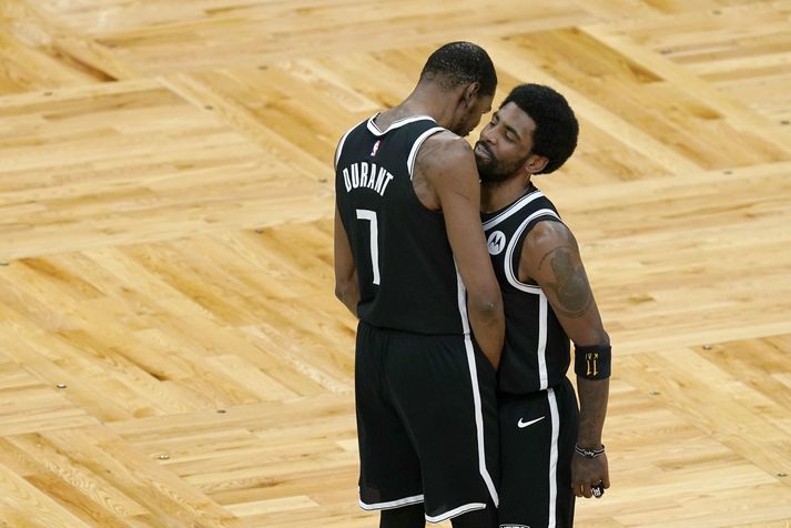 Kevin Durant og Kyrie Irving fóru hamförum gegn Boston Celtics.