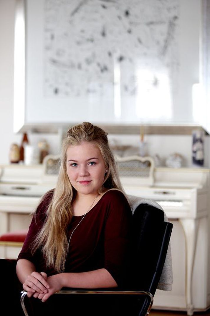 Annalísa Hermannsdóttir hefur leikið í Pressu frá upphafi og er hlutverk hennar veigameira í nýju seríunni sem hefur göngu sína á morgun. Hún hefur einnig landað hlutverki í sinni fyrstu bíómynd, Vonarstræti. Fréttablaðið/valli