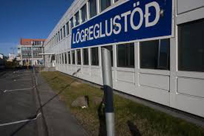 Einn fékk gistingu í fangageymslu að eigin ósk.