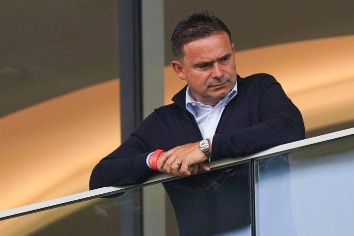 Marc Overmars í starfi sínu með yfirmaður knattspyrnumála hjá Royal Antwerp í Belgíu.