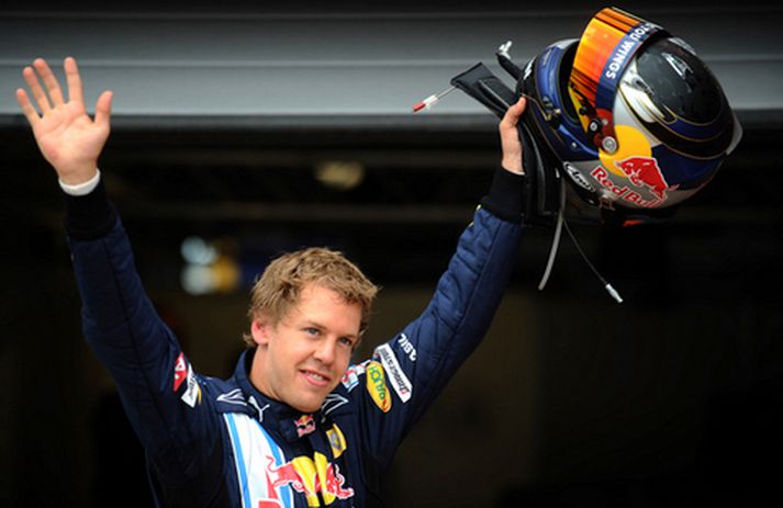 Sebastian Vettel fagnar sigrinum í tímatökunni.