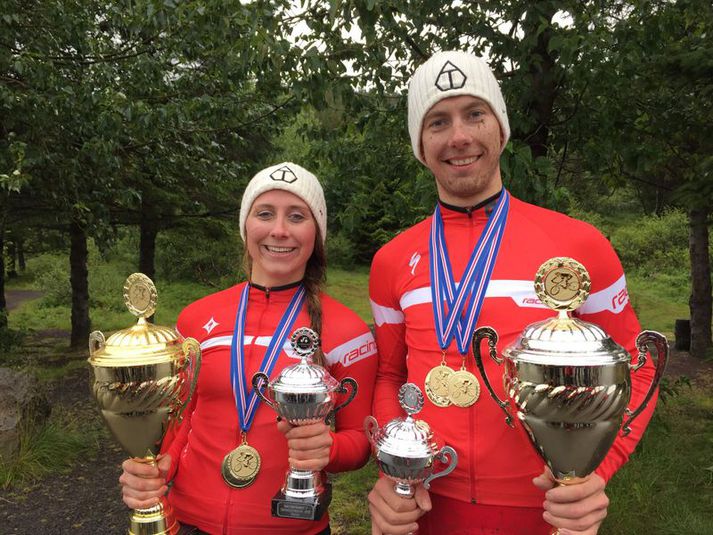 Íslandsmeistarar í fjallahjólreiðum eru þau Ingvar Ómarsson og Björk Kristjánsdóttir.