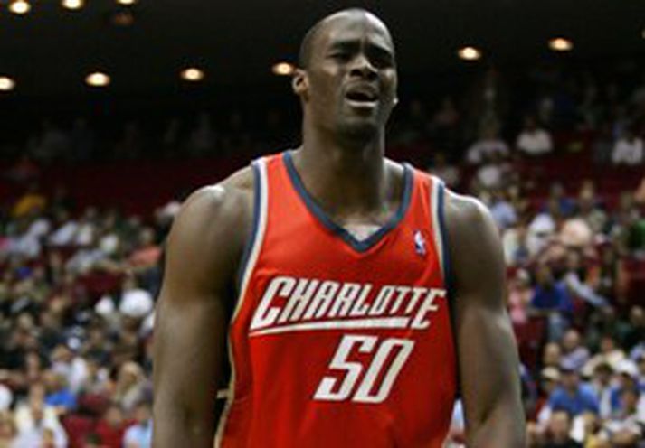 Emeka Okafor er 208 cm á hæð og vegur tæp 116 kíló