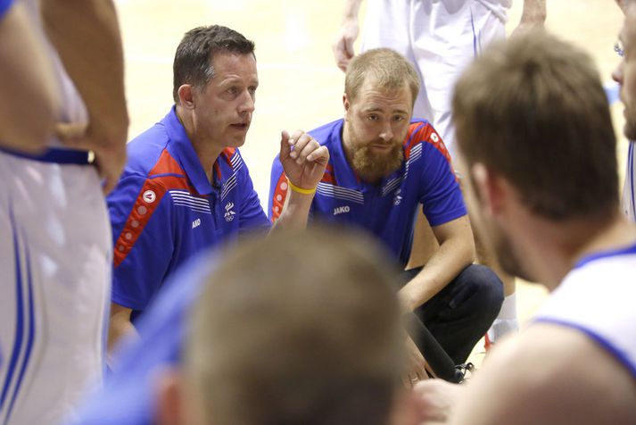 Arnar Guðjónsson og Craig Pedersen sjást hér stýra íslenska landsliðinu.
