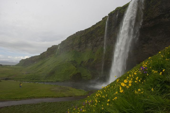 Alls tóku um tíu björgunarmenn þátt í aðgerðinni auk lögreglu, sjúkraliðs og starfsmanna Landhelgisgæslu.