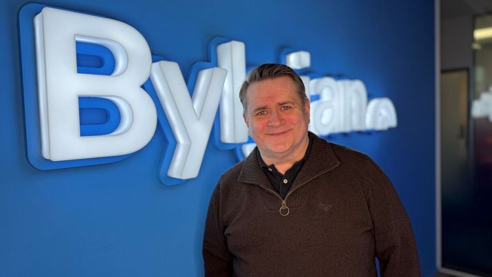 „Í Máli málanna förum við beint í aðalatriðin til að miðla því sem skiptir fólk máli á hnitmiðaðan hátt,“ segir Auðun Georg Ólafsson, stjórnandi hlaðvarpsins Mál málanna.