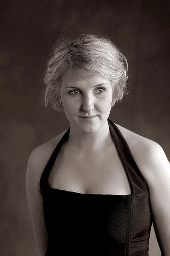 Guðbjörg Sandholt messósópran
Syngur m.a. músík eftir Mozart og Weill.