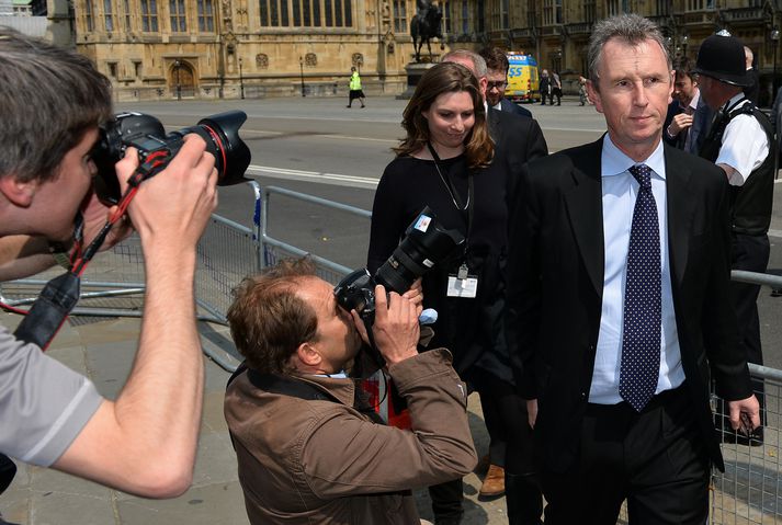 Sjö karlmenn hafa sakað Nigel Evans um að hafa brotið gegn sér.