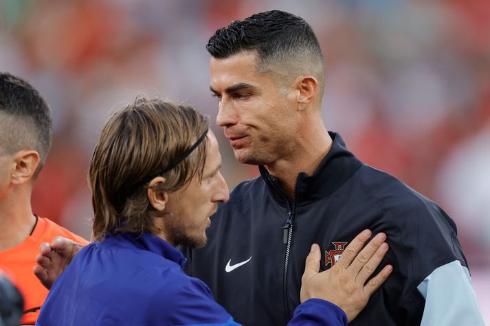 Luka Modrić og Cristiano Ronaldo eru án efa tveir bestu leikmenn í sögu þjóða sinna og verða báðir með fyrirliðabandið i leiknum í kvöld.