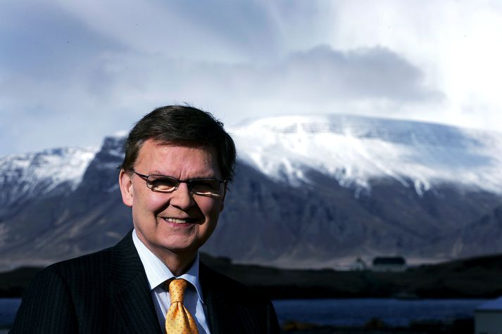 Vilhjálmur Vilhjálmsson stendur keikur sem oddviti Sjálfstæðismanna.
