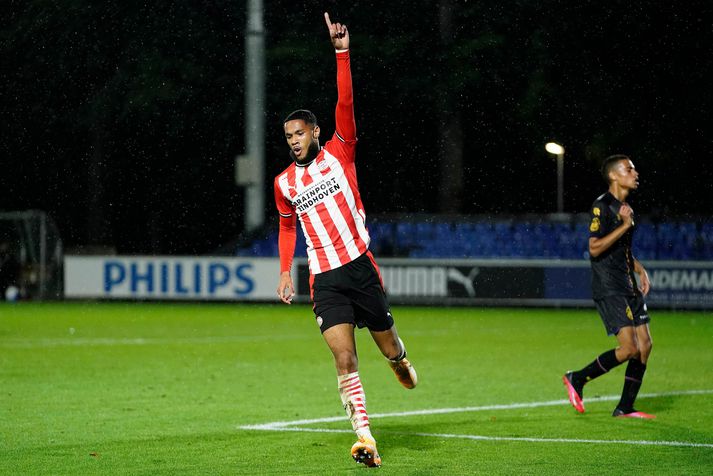 Djenairo Daniels fagnar marki fyrir varalið PSV Eindhoven.